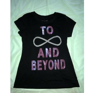 Cute graphic tee🌺